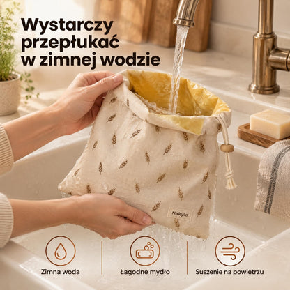 Mycie worka na chleb w zimnej wodzie